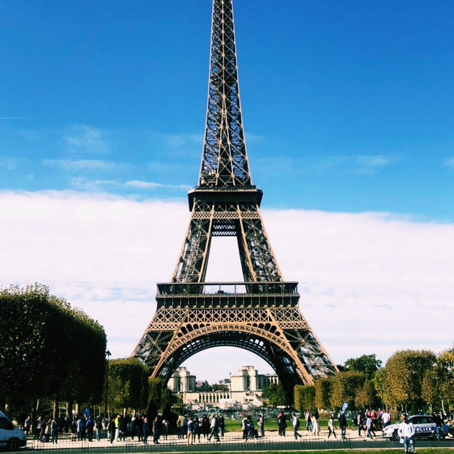 Paris on a Budget: Love, Lights & Low-Cost Adventures Paris on a Budget: Love, Lights & Low-Cost Adventures