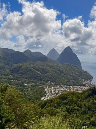 Saint Lucia 🇱🇨 — a little Caribbean island that feels like a world of its own. From lush green mountains and breathtaking viewpoints to beautiful waterfalls and the endless blue of the Caribbean Sea, every corner has something different to offer. Even if you travel all around the island, the scenery never feels repetitive or boring; there’s always another beautiful view waiting around the next bend. Saint Lucia is the kind of place where nature keeps surprising you, and every day feels like discovering a new postcard. 🌴💙🌊