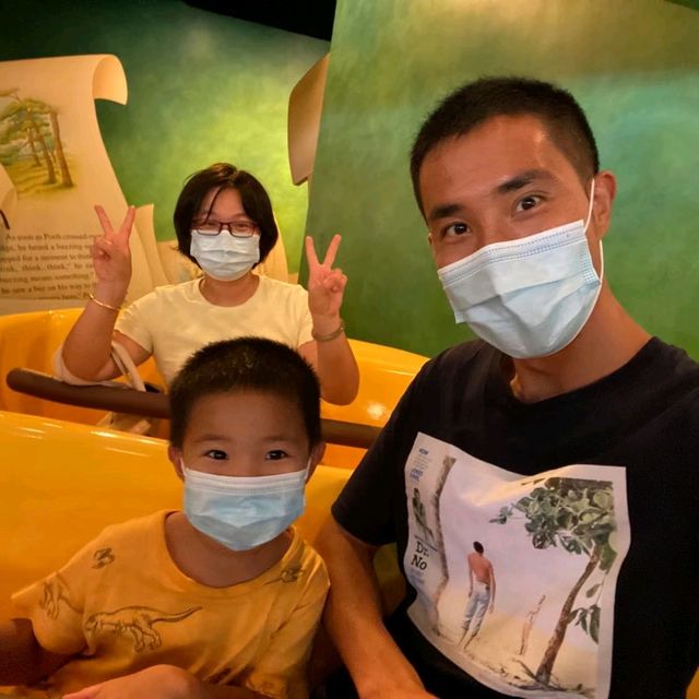 香港迪士尼樂園在等你哦