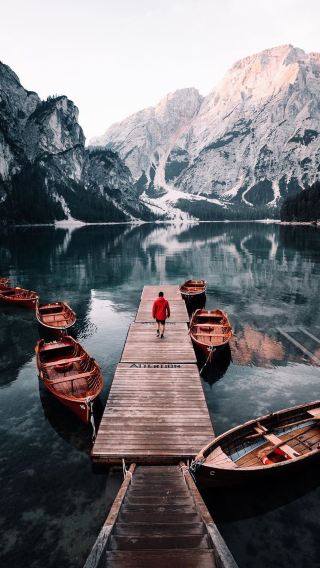 Lago di Braies: Italy's Picturesque Oasis 🏞️
