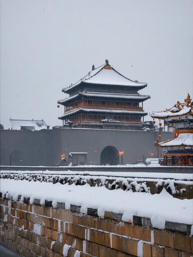 超迷戀！西安城牆力壓心跳 漫天飛雪打造浪漫約會勝地！