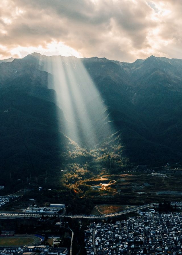 光影與歲月：大理崇聖寺三塔