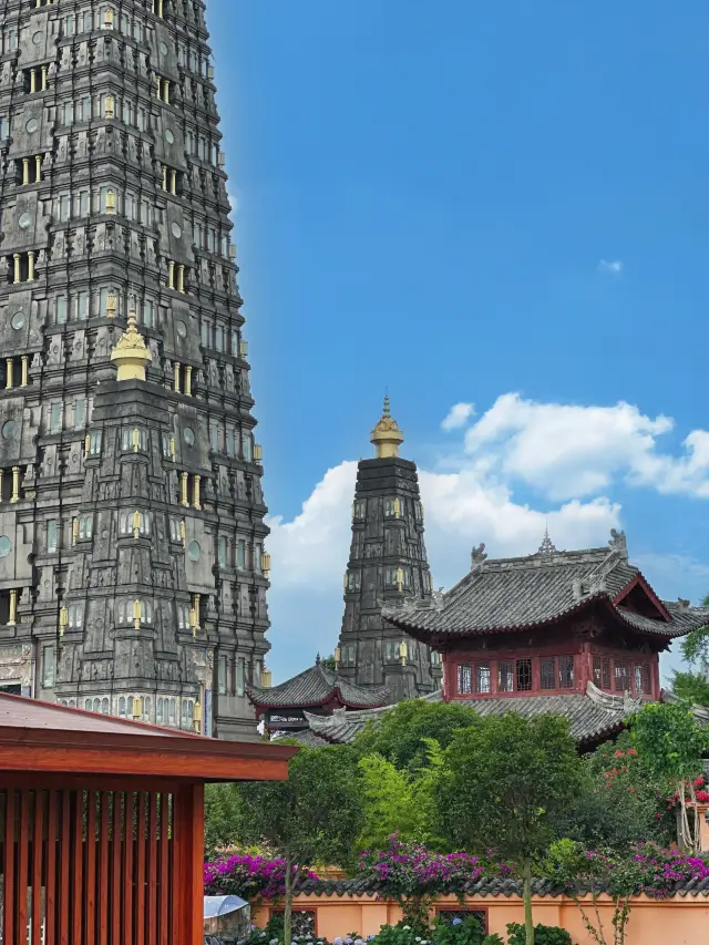 Chengdu hides a gem like Angkor Wat within just an hour's travel, and my friends on social media thought I had gone abroad when they saw my posts