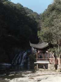 跋山涉水，住進這間中式禪意民宿～|。