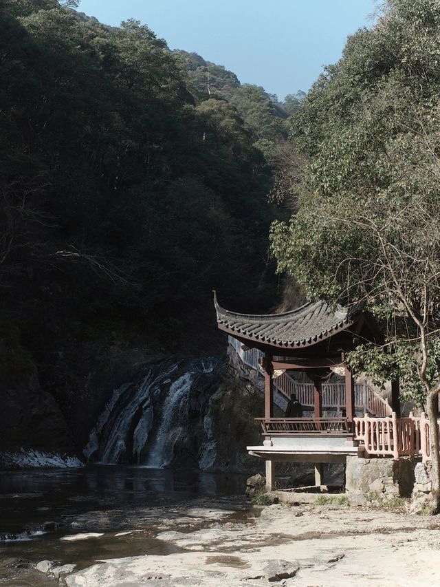 跋山涉水，住進這間中式禪意民宿～|。