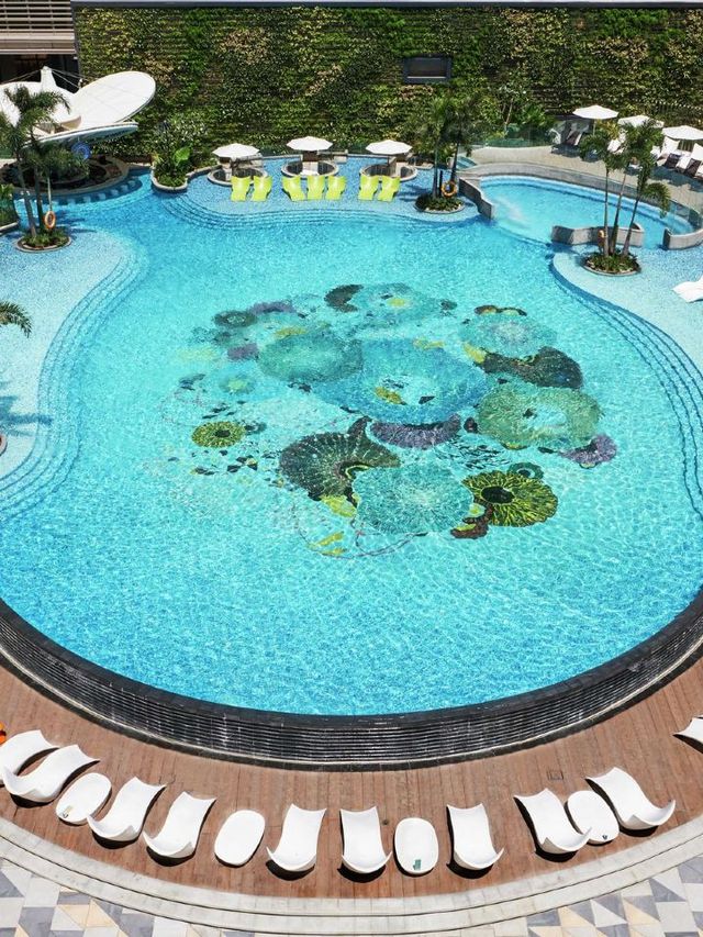🌟 Manila's Hilton Haven: Luxe Sleeps & Eats! 🌟