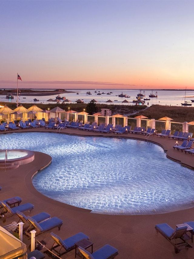 🌟 Chatham Charm & Luxury Stays! 🛎️🌊