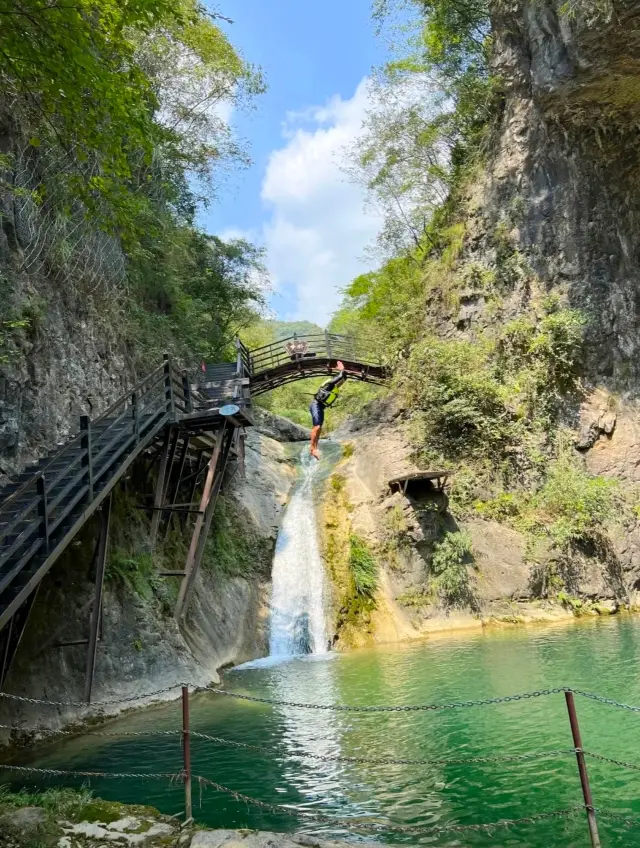 Combining swimming, drifting, rock climbing, and diving, the Three Gorges Wonder Pool has become a top outdoor destination