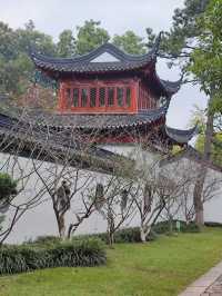 青浦大觀園係一座大型仿古園林建築，位於青商公路701號，坐落於淀山湖兩側，距離上海市中心六十五公里。