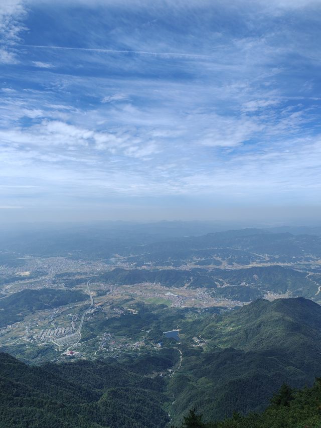 天岳幕阜山，負離子大氧吧。