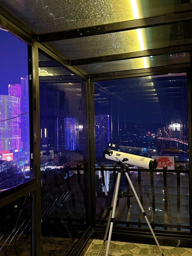 住進長沙市中心高空酒店在雲端度個假吧。