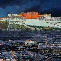 雪域聖城——西藏布達拉宮，一個缺氧但不缺信仰的地方！ 位於中國西南邊陲，世界屋脊之上的西藏自治區拉薩。
