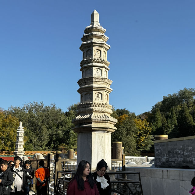 Enjoying the fresh Autumn air at The Summer Palace 🏯