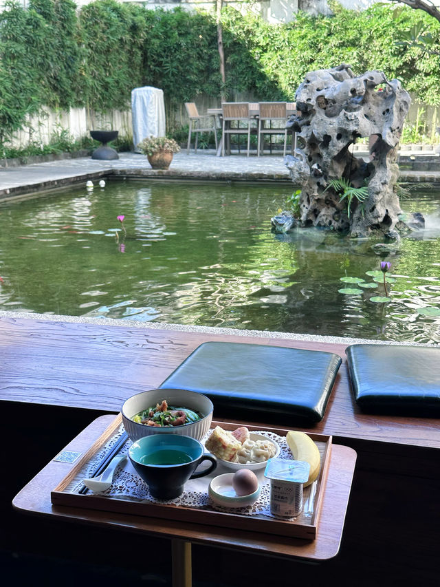 為了這扇窗，我特意來華德里一趟。