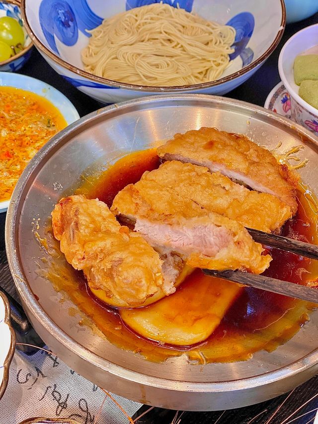 魔都美食探秘：「外灘排隊王」漂亮飯來了。