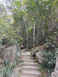 《神龍潭瀑布：探秘自然奇境，暢享山水逸趣之旅》。