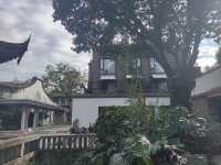 福州朱紫坊名人故居漆藝館沿著河岸漫步