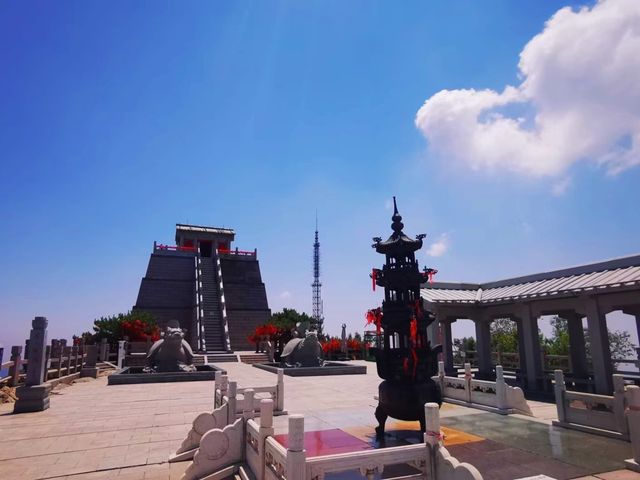 登高望遠漫步山野，祈福願你我皆順意！