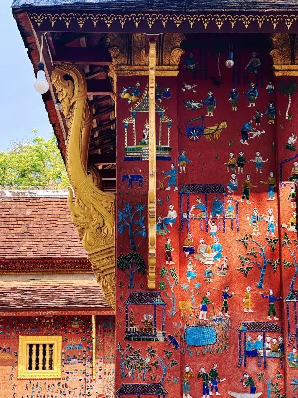 Discover the Beauty of Wat Xieng Thong, Laos' Royal Temple