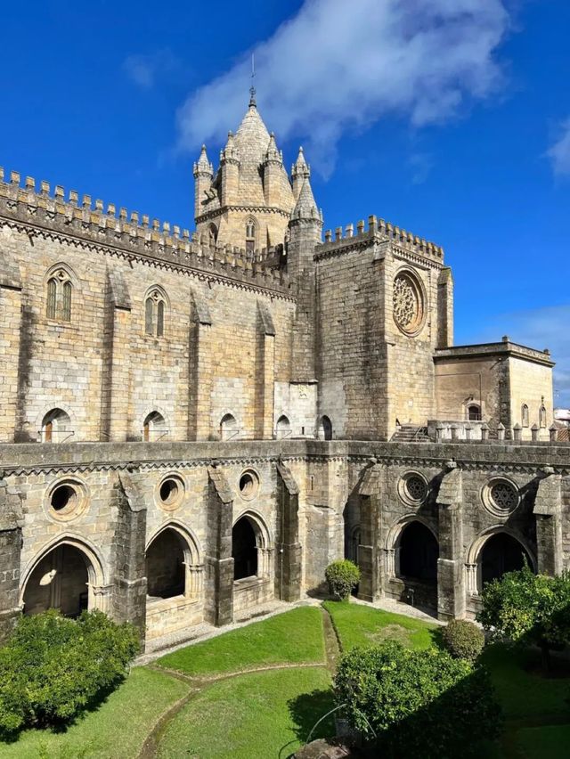 Évora
