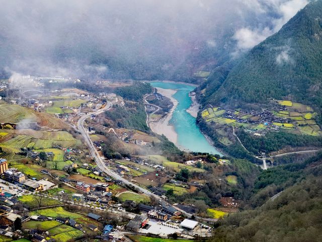 人神共居，雲中仙境：丙中洛