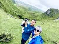 雨霧中的阿西里西韭菜花坪，不用濾鏡就能拍出的山水畫