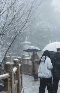 25年第一場春雪，下到了徑山寺