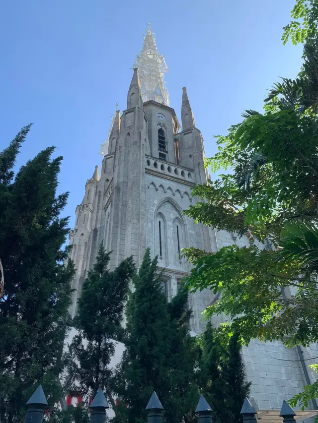 Pack your backpack and get ready to go to Jakarta!