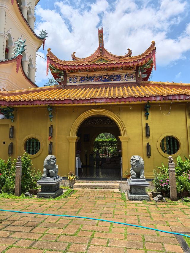 景點地址：檳城升旗山 升旗山森林公園 檳城極樂寺