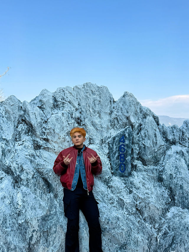 早上 8 點的麗江古城，日照金山美到另一個層次