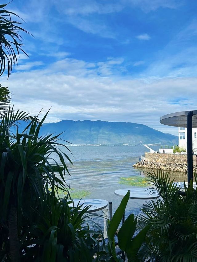 住進大理嘅「愛琴海邊」，邂逅雲端嘅洱海之夢