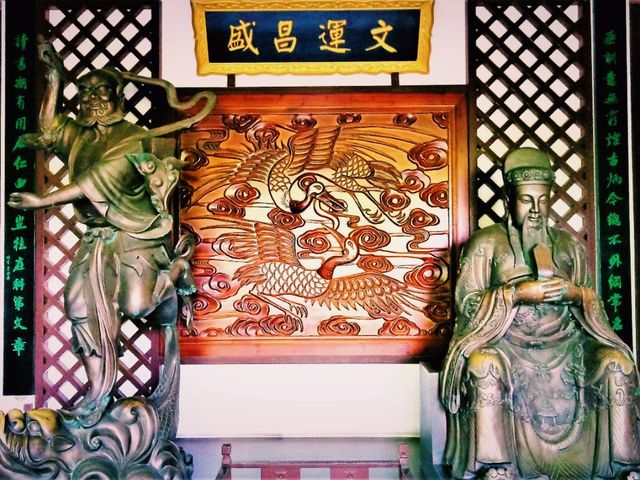 Changsha's Sacred Sanctuaries: Where History Whispers from Ancient Halls