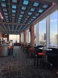 🌆中環高空露台酒吧Cardinal Point！藝術感拉滿的維港觀景聖地～