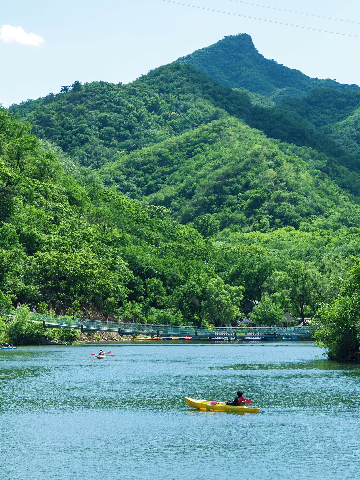 Forget the Badaling crowds—this hidden gem offers everything: 
The ethereal beauty of Water Great Wall, the rustic charm of Erdaoguan Village, and the therapeutic serenity of Huanghuacheng Reservoir—all packed into one perfect weekend getaway!
Here’s your foolproof itinerary 👇
·
🌊 Stop 1: Huanghuacheng Water Great Wall
 Must-do route (3-4 hours)
Start at "Haoming Lake" → Follow the wooden boardwalk to "Great Wall Submerged in Water" (Must-see! The wall dives into the lake like a dragon) → Climb a gentle section of the wall → Descend to explore the "Ming Dynasty Chestnut Garden"
📸 Photo spots
▪️ The corner where the wall meets the lake (Shoot upwards for dramatic vibes)
▪️ Ancient trees in the chestnut garden (Wear light dresses for soft aesthetics)
▪️ Haoming Lake Dam vista (Best for silhouettes after 4 PM)
🍴 Hidden delicacy
Try the farmhouse restaurants outside! Must-order: "Rainbow Trout Three Ways" (Crispy grilled trout, fresh sashimi with wasabi, and soul-warming fish tofu stew)~
·
🏮 Stop 2: Erdaoguan Village
🏡 Village stroll
Stone Bridge at entrance (80s countryside vibes) → Erdaoguan Castle Ruins → Intangible Cultural Heritage Workshop (Tie-dye/woodcarving for kids) → Old Teahouse
🍲 Dinner pick
Local specialty: "Iron Pot Fish Stew with Cornbread"—the bread soaks up all the umami!
·
💧 Stop 3: Huanghuacheng Reservoir
🕒 Best times
▪️ 6:00-8:00 AM (Golden hour for empty shots)
▪️ 17:00-19:00 PM (Sunset paints the water gold)
🎣 Activities
▪️ Picnic on the grassy banks
▪️ "Minnow catching" with kids (Bring a net for extra fun)
·
🗓️ Itinerary options
▪️ Day trip: Arrive by 8 AM → Water Great Wall (9 AM-12 PM) → Lunch in Erdaoguan (12-1:30 PM) → Reservoir tea+photos (2-5 PM) → Return
▪️ Weekend escape: Stay overnight in Erdaoguan → Sunrise at reservoir → Deep explore Water Great Wall → Return next afternoon
·
🏡 Stay recommendation
Bloom Boutique·Xiaojie Qinglu Designer Resort
✅ Location: Nestled beneath the Great Wall in Erdaoguan Village, accessible by car
✅ Views: Wake up to wall panoramas—every window frames nature’s masterpiece!
✅ Boutique charm: Poetic themed courtyards + Hanfu/lacquer fan workshops + Rooftop pool = 100% Instagrammable
✅ Gourmet perks: Morning coffee + artsy afternoon tea—flavors of the wall’s poetic life~
·
🏕 Nearby
300m to Erdaoguan Village (5-min walk)
2.7km to Huanghuacheng Reservoir (5-min drive)
8.7km to Water Great Wall (20-min drive)
·
Address: No.206, Erdaoguan Village, Jiuduhe Town, Huairou District, Beijing