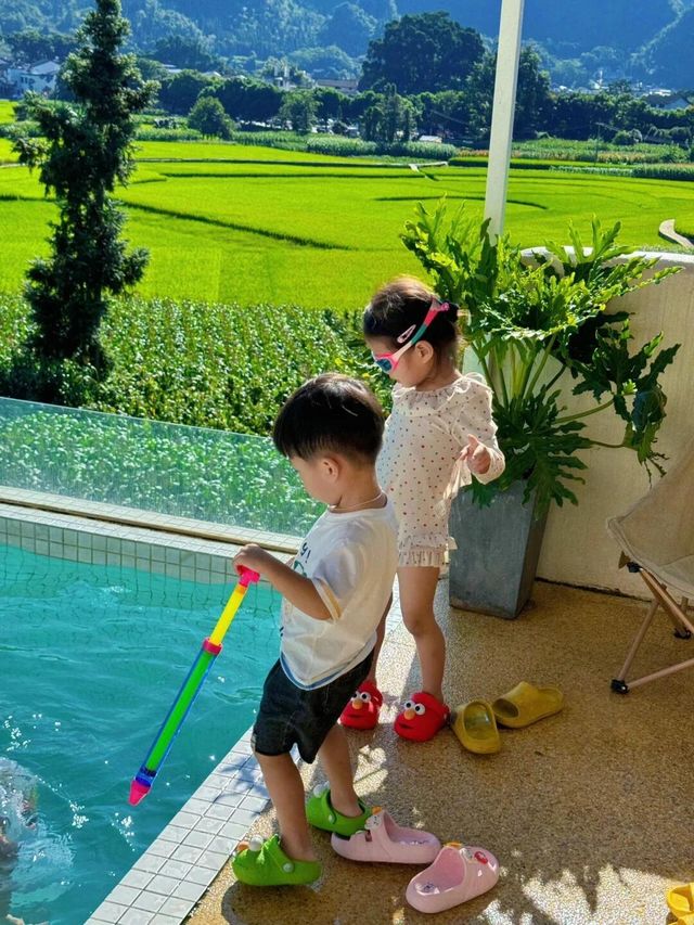 帶住小朋友喺貴州住蘑菇屋，小朋友話比迪士尼仲好玩…