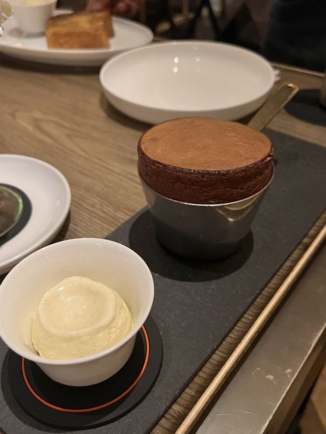 外灘18號法式餐廳Mr & Mrs Bund 直望東方明珠嘅浪漫 外灘18號法式餐廳Mr & Mrs Bund 直望東方明珠嘅浪漫
