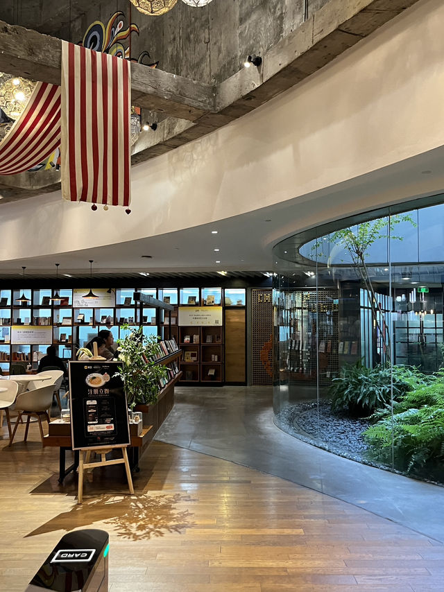 Good place for Weekend Getaway, Fanshu Guangzhou Reading Lounge ☕📚✨