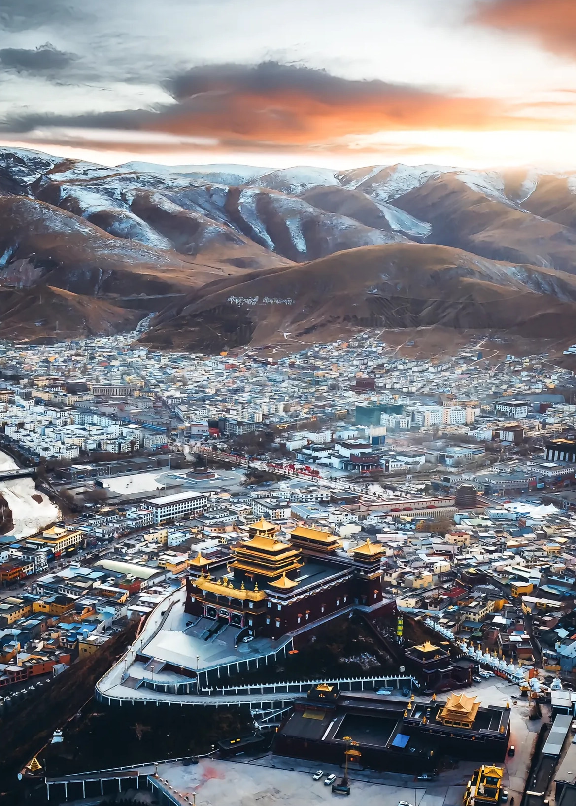 Stop crowding Tibet! This small city you can fly to directly offers free admission and hides the strongest faith