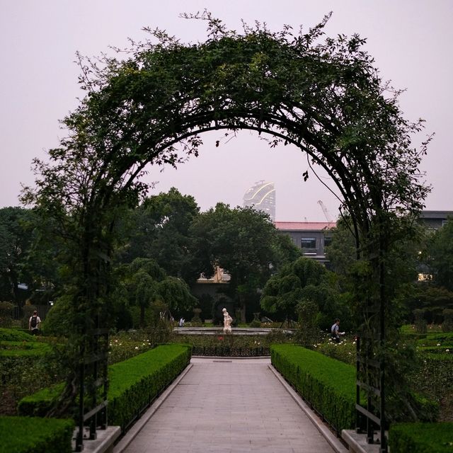 🗿 Statues in Fuxing Park: Art in the Heart of Shanghai