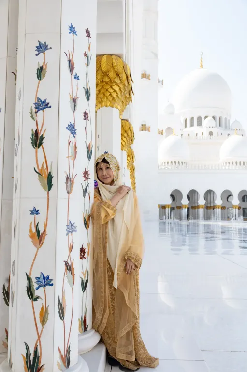 Mosque Travel Photography｜Elegance Frozen in a Pure White Dream