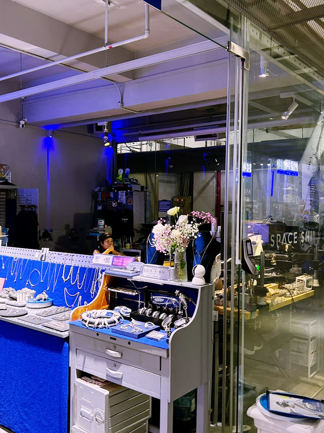 在華僑城,誤闖了一個外太空工作室 在華僑城,誤闖了一個外太空工作室