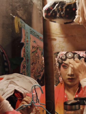 신비로운 쓰촨 오페라! 춘절은 청두에 오페라의 매력을 선사합니다. 청두 산화 쓰촨 오페라단은 이 무형문화유산을 보존하기 위해 힘쓰고 있습니다.