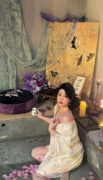 A double journey to the tranquility of warm hot springs and the wonders of ice and snow.