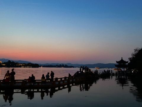 Leifeng Pagoda in Hangzhou｜A Stunning Sunset Guide Without the