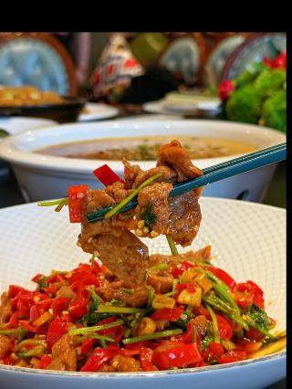 Choosing this place for a teacher appreciation banquet is so elegant! A guide to seafood at Ronggang Seafood Restaurant on Jinshajiang Road.