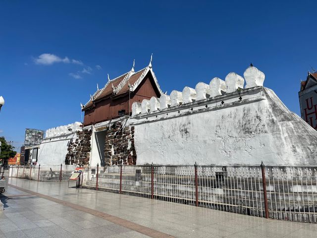 อนุสาวรีย์ท้าวสุรนารี (ย่าโม)