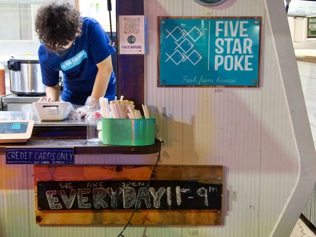 【ハワイ・オアフ島】チョイスが楽しいポケ専門店🐟