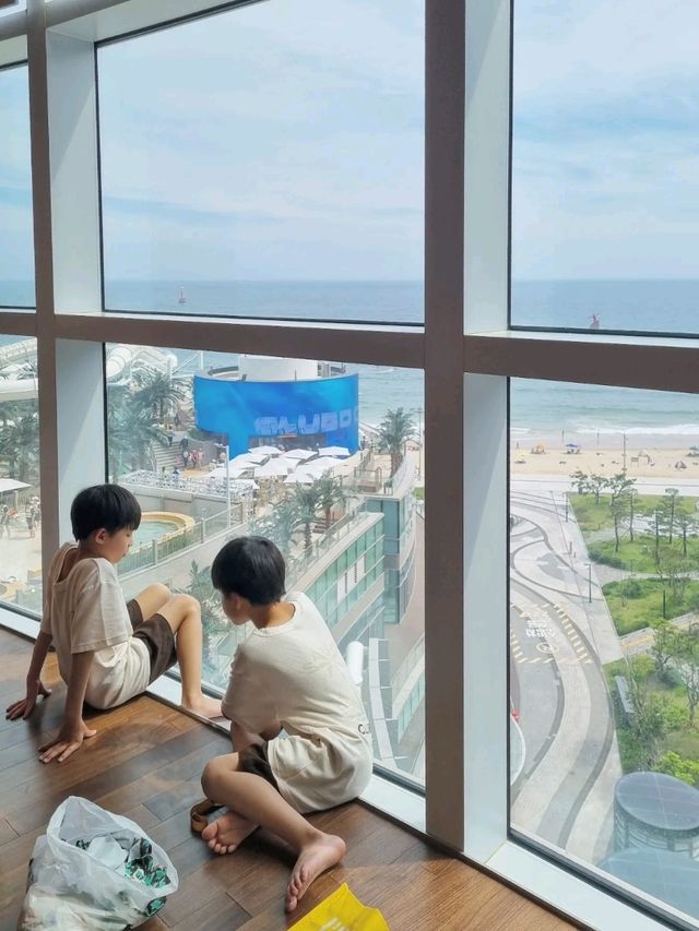 통창으로 해운대 바다를 볼 수 있는 초신상 찜질방