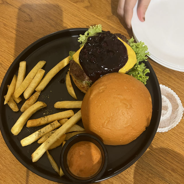 📌ร้าน THE IRAM by Qidot ร้านอาหารแบบคาเฟ่