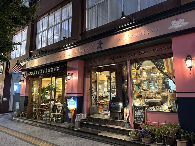 北海道・札幌。『スウィート・レディー・ジェーン(SWEET LADY JANE)』でテイクアウトソフトクリーム。 